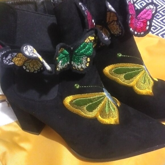 Butterfly Embriodery Faux Suede Black Ankle Boots sz 40 - Picture 1 of 9